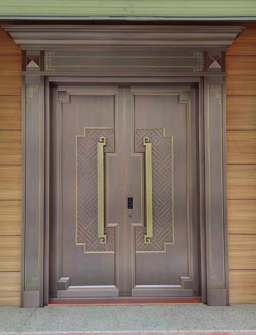 铜门之美 家的温暖与安全守护