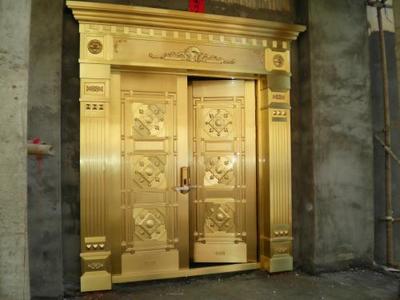 铜门保养全攻略 如何保持光亮及处理生锈问题